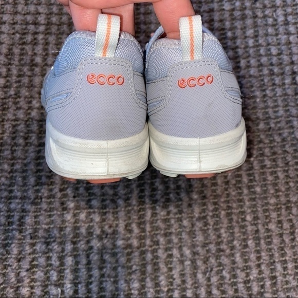 Ecco light grey running shoe. Walk or light hiking. Size 38 / 7.5. - Picture 5 of 8